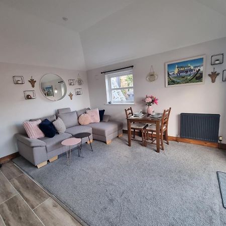 The Auld Byre - By The Beach Dumfries Bagian luar foto